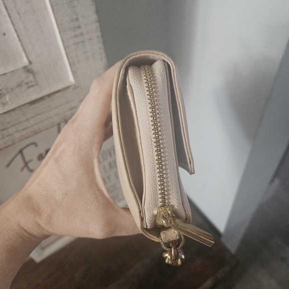 Tory Burch Blush Pebbled Leather Wristlet - Picture 3 of 6